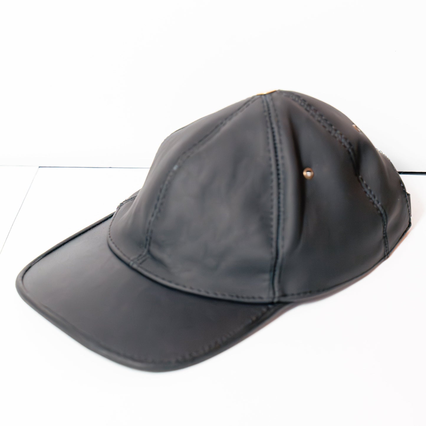 GORRA DE CUERO